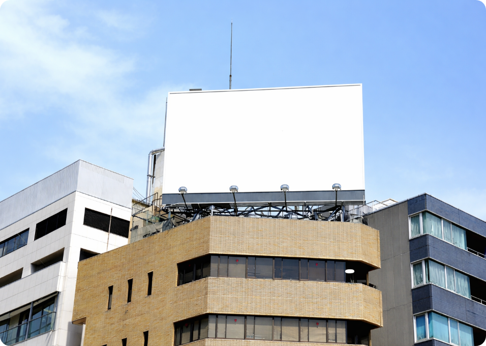屋外広告をご検討中の企業向け打ち合わせ風景