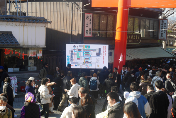 初詣客数西日本第一位の京都・伏見稲荷大社参道に初詣大型LEDビジョンを設置します