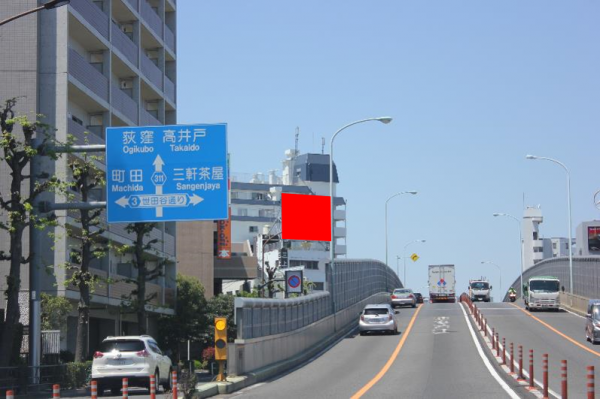 世田谷区砧　環状８号・世田谷通り対象の屋外広告